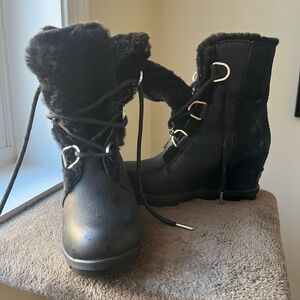 Sorel Black Fur-Trimmed Winter Boots